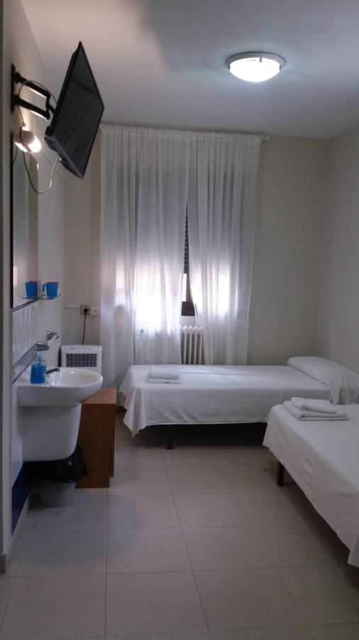 Residencial Oscense Hotel อูเอสกา ภายนอก รูปภาพ