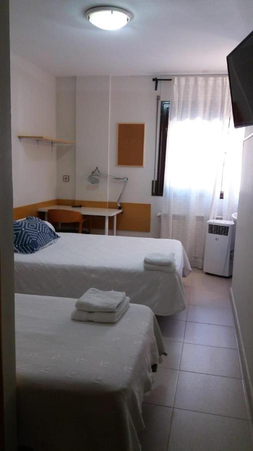 Residencial Oscense Hotel อูเอสกา ภายนอก รูปภาพ