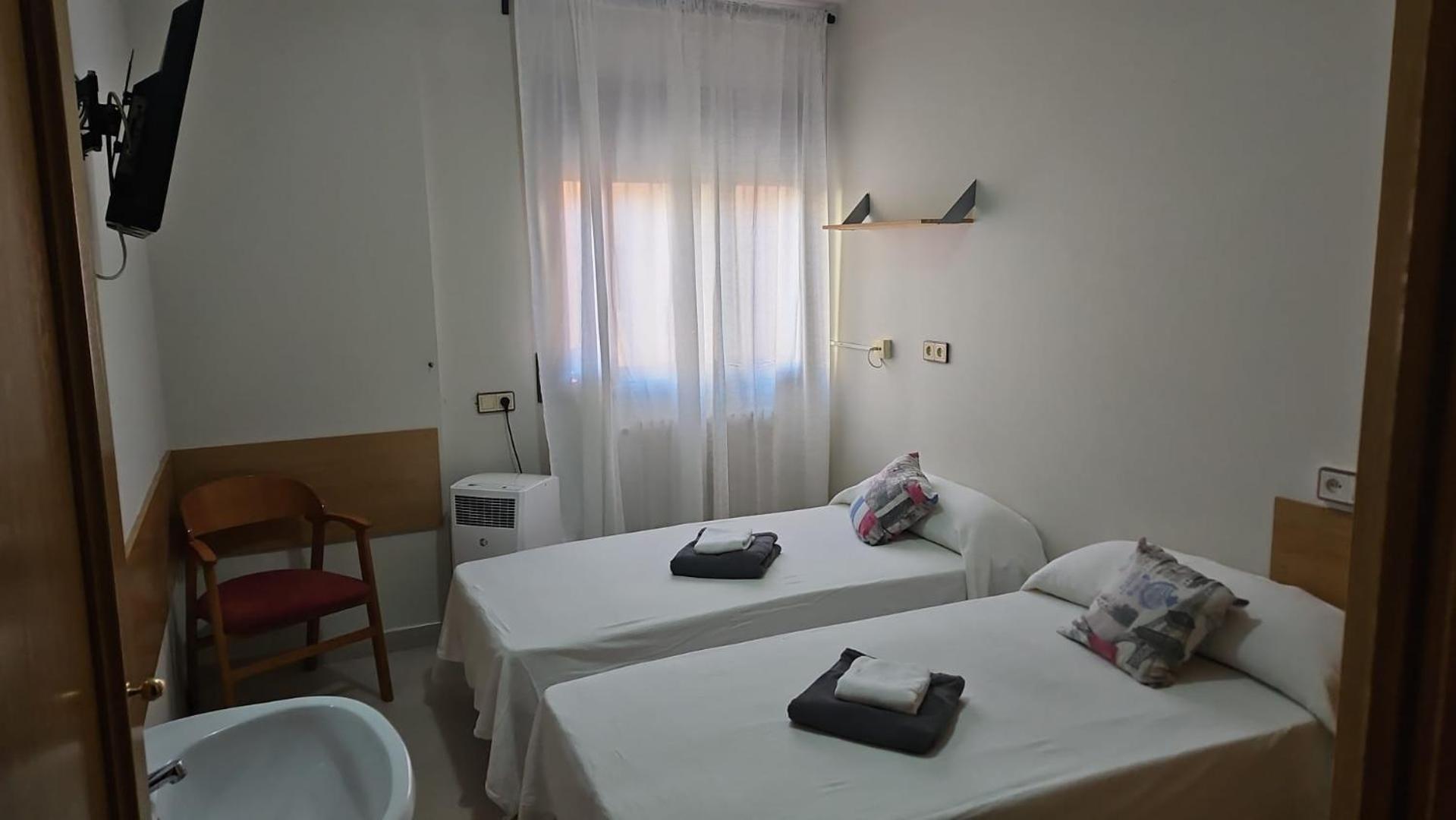 Residencial Oscense Hotel อูเอสกา ภายนอก รูปภาพ