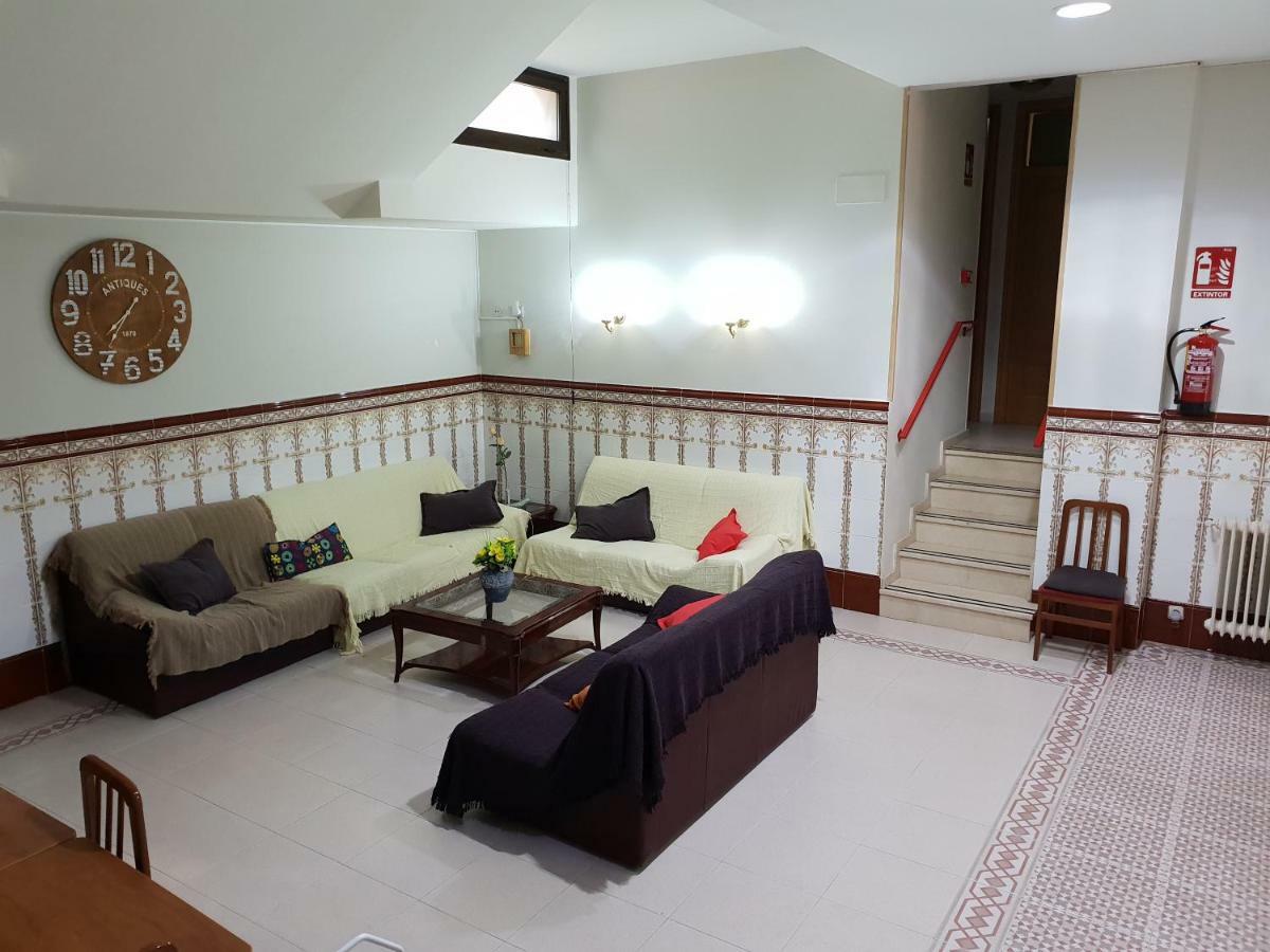 Residencial Oscense Hotel อูเอสกา ภายนอก รูปภาพ