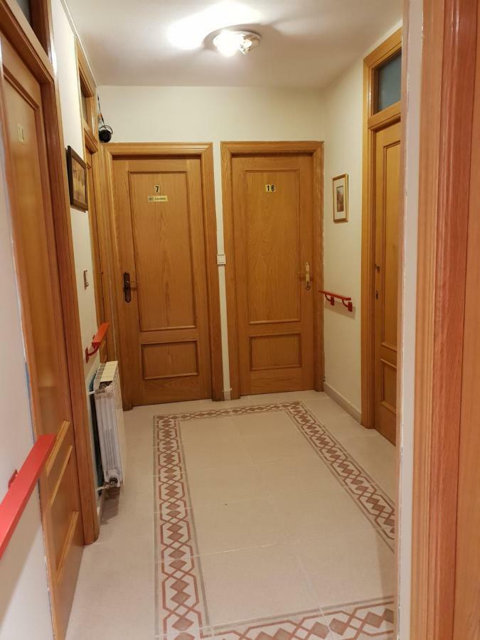 Residencial Oscense Hotel อูเอสกา ภายนอก รูปภาพ