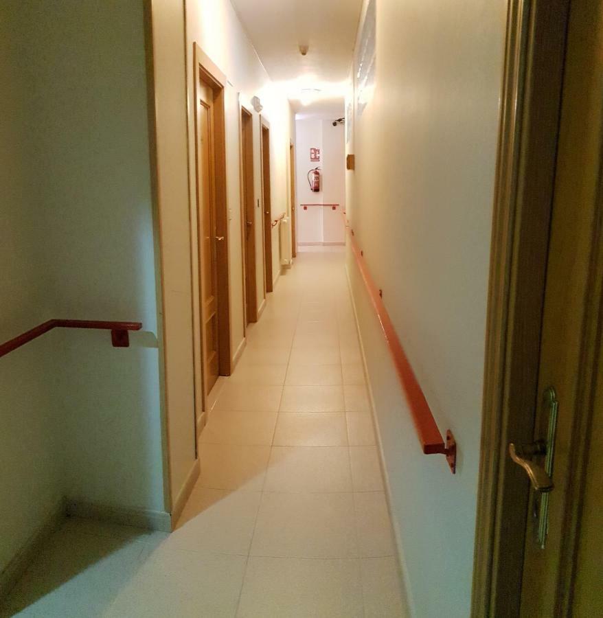 Residencial Oscense Hotel อูเอสกา ภายนอก รูปภาพ