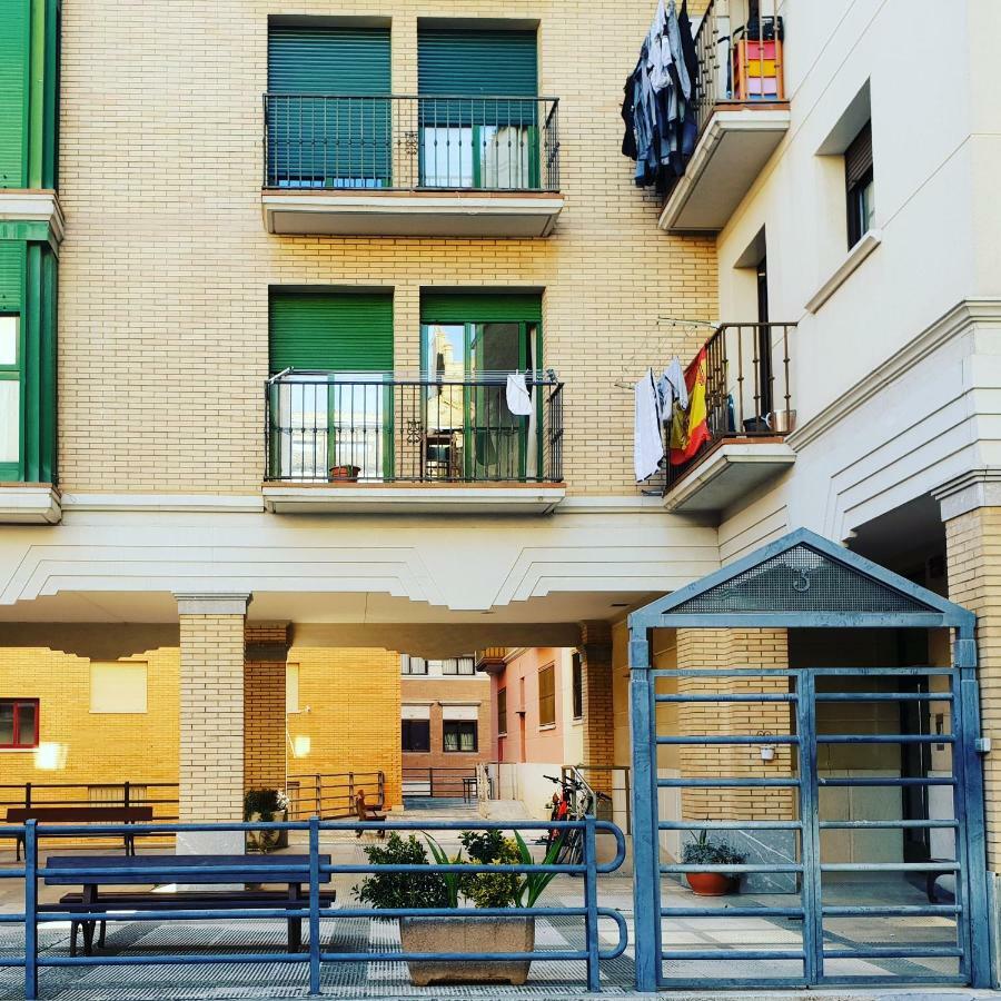 Residencial Oscense Hotel อูเอสกา ภายนอก รูปภาพ